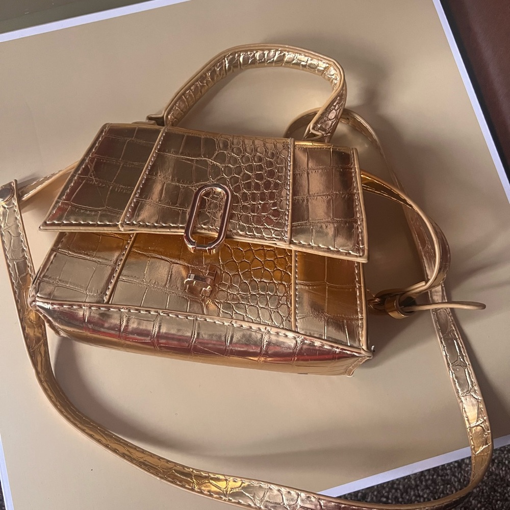 She in gold purse